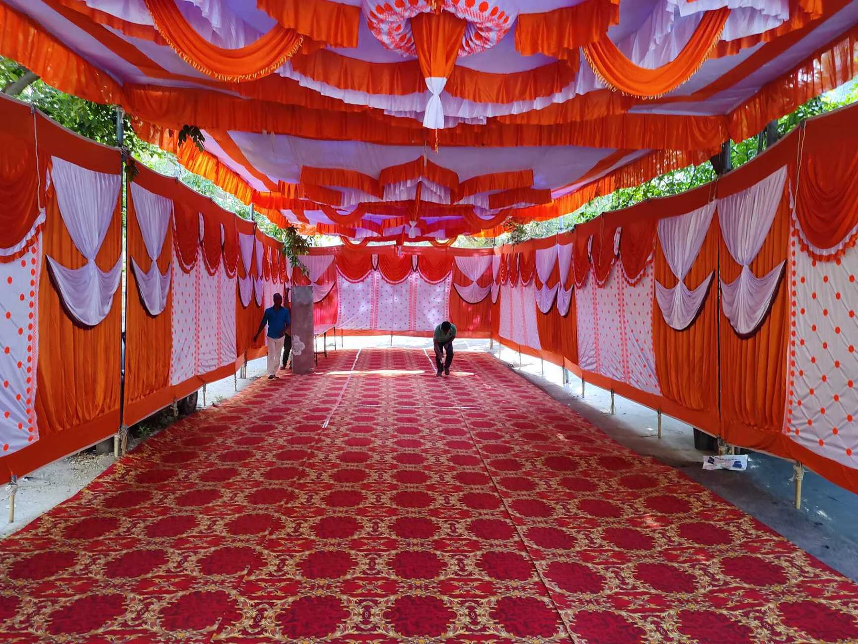 Tent House (टेन्ट)